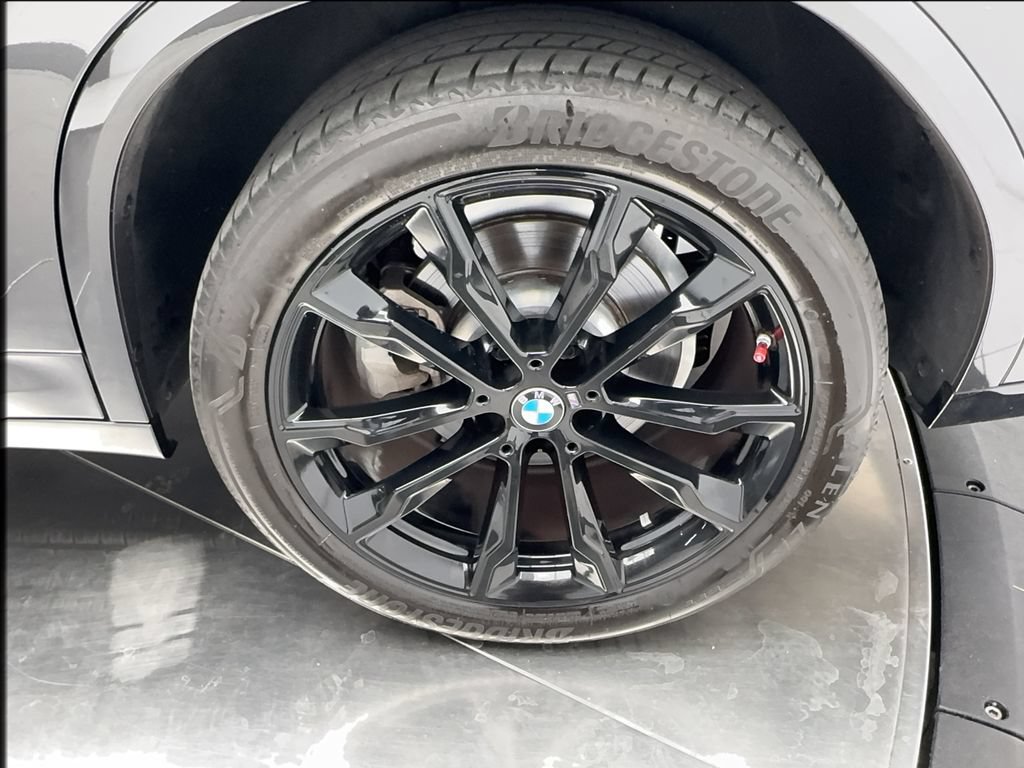 Used 2025 BMW X4 xDrive30i w/ M Sport Package AWD/4WD image 13