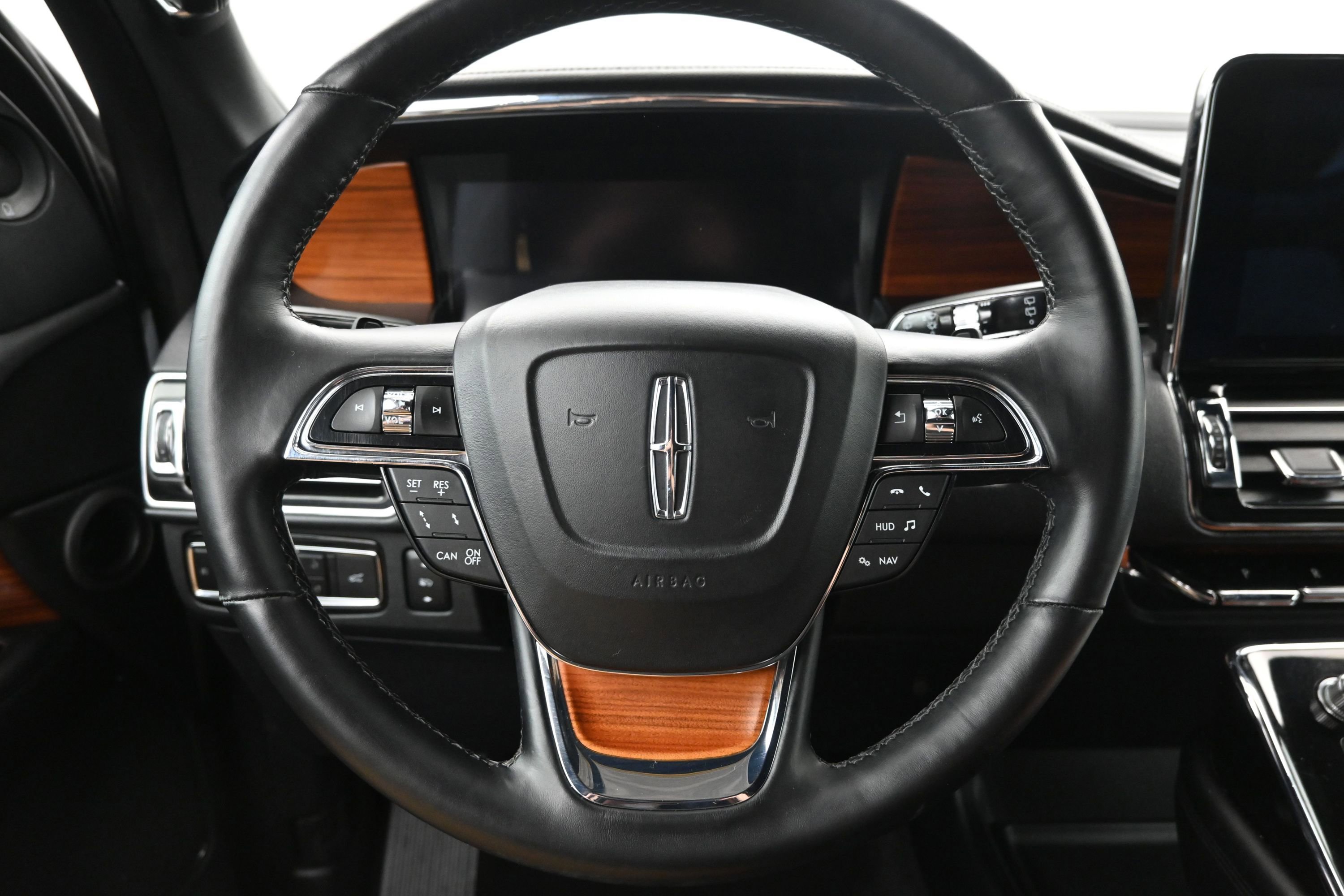 Used 2019 Lincoln Navigator Select w/ Technology Package AWD/4WD image 11