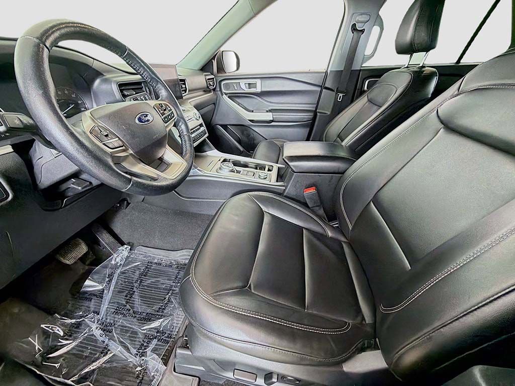 Used 2022 Ford Explorer XLT w/ Equipment Group 202A image 19