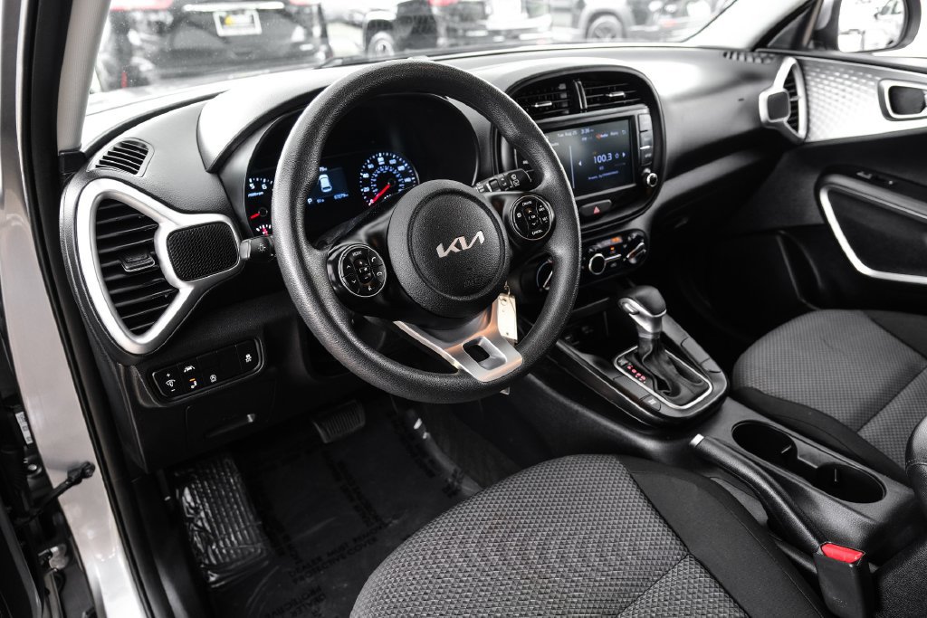 Used 2022 Kia Soul LX w/ Technology Package FWD image 3