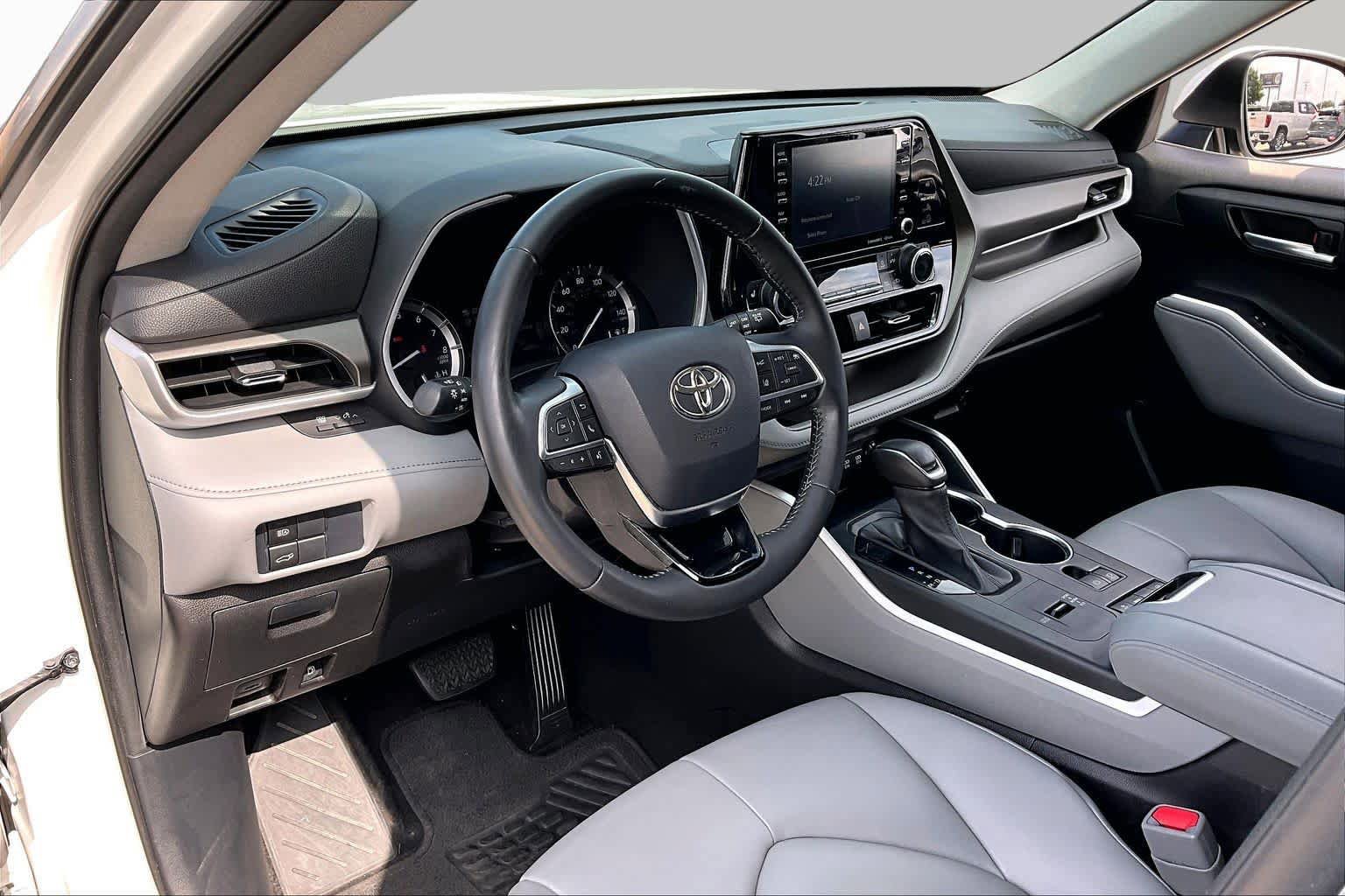 Used 2021 Toyota Highlander XLE FWD image 18