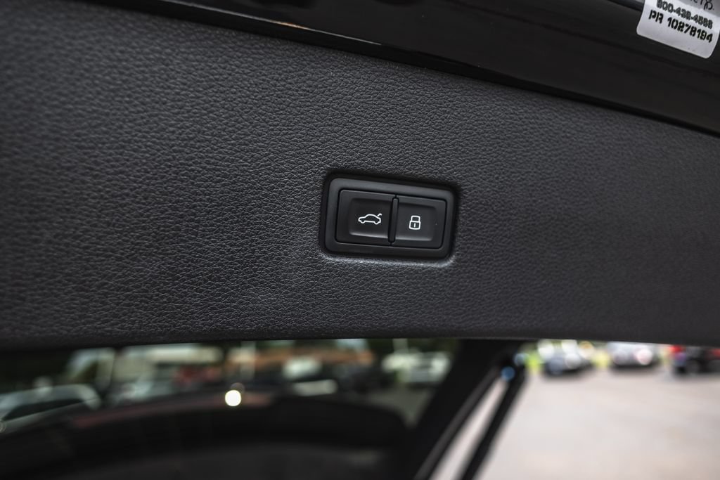 Used 2025 Audi Q8 Premium Plus AWD/4WD image 30