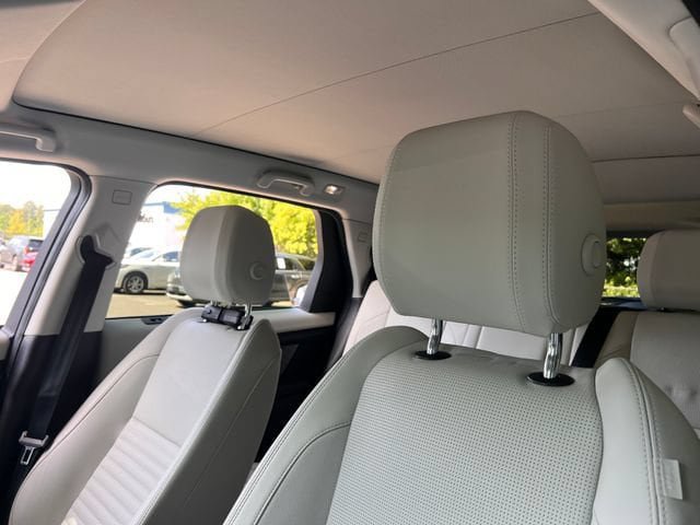 Used 2023 Land Rover Discovery Sport SE AWD/4WD image 15