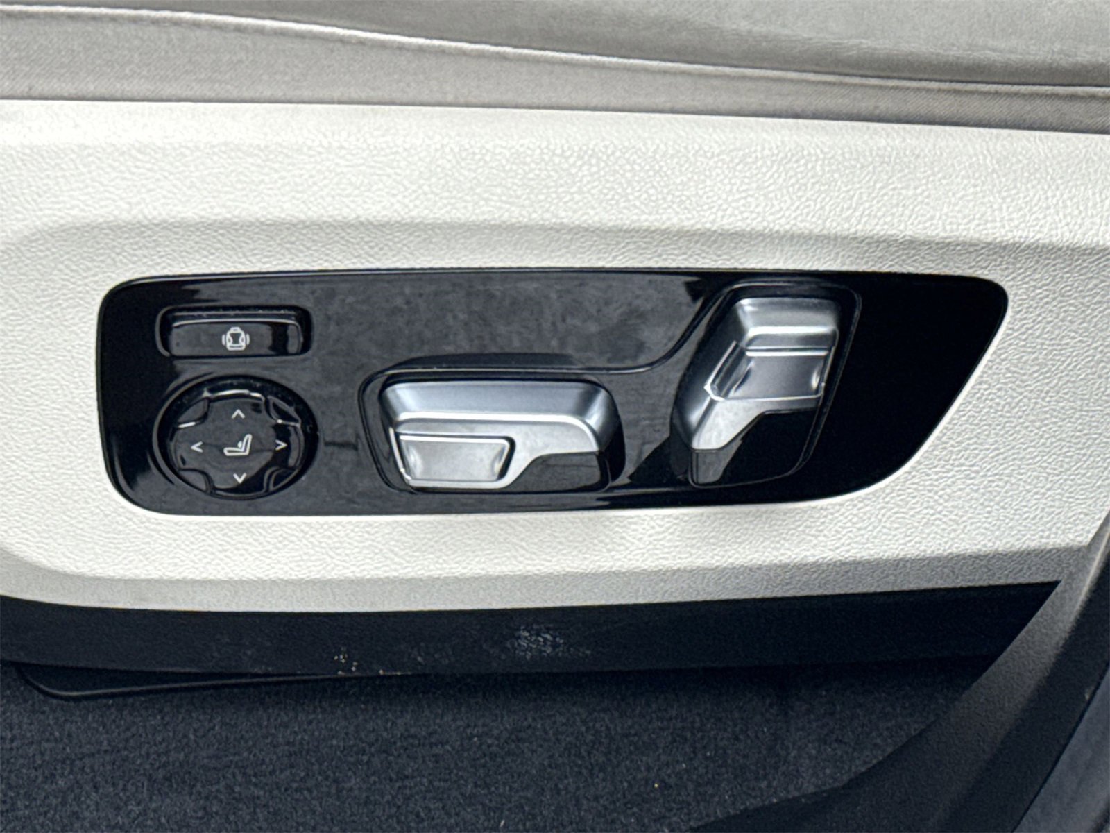 Used 2021 BMW X5 sDrive40i w/ M Sport Package image 16