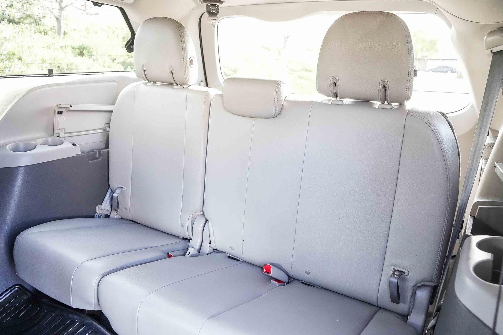 Certified 2019 Toyota Sienna XLE image 23