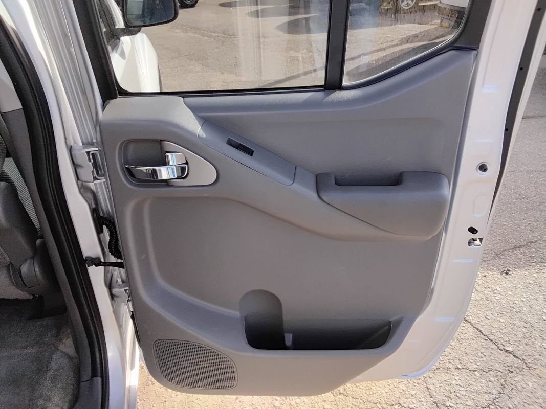 Used 2013 Nissan Frontier SV image 15