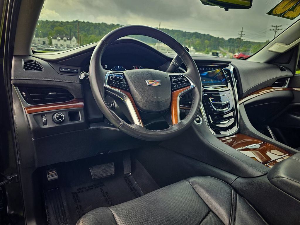 Used 2020 Cadillac Escalade Luxury w/ Escalade Sport Edition RWD image 14