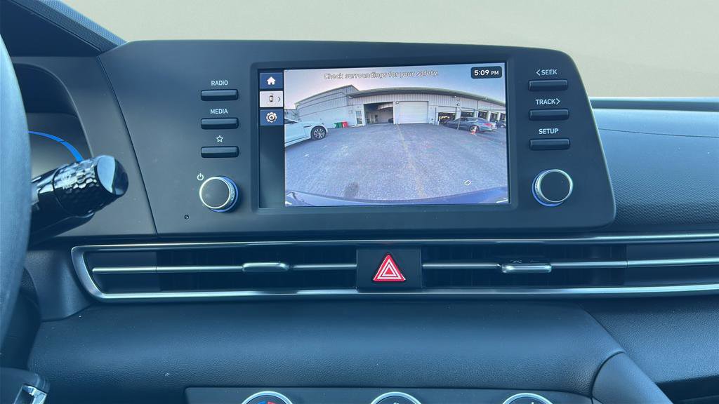 Certified 2025 Hyundai Elantra SE image 18