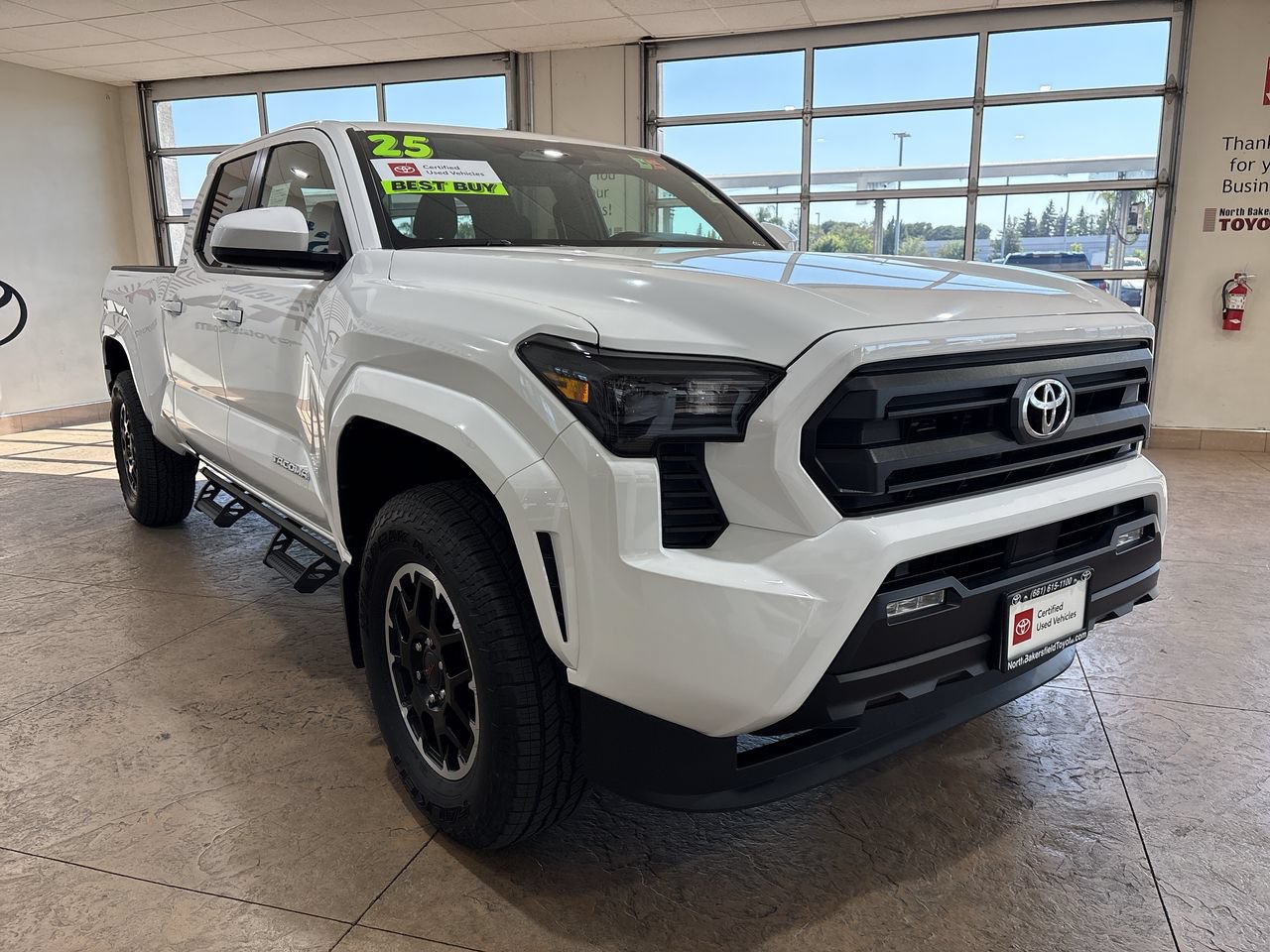 Certified 2025 Toyota Tacoma SR5 AWD/4WD image 4