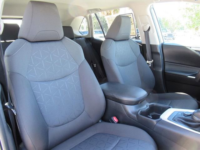 Used 2022 Toyota RAV4 XLE image 10