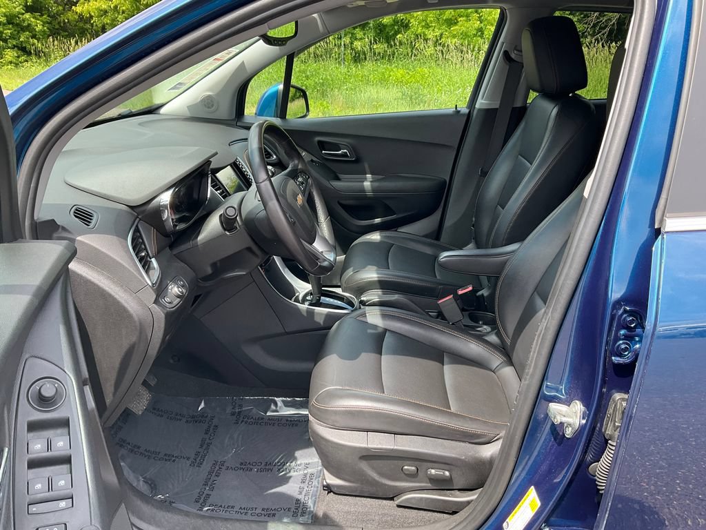 Used 2019 Chevrolet Trax Premier FWD image 2