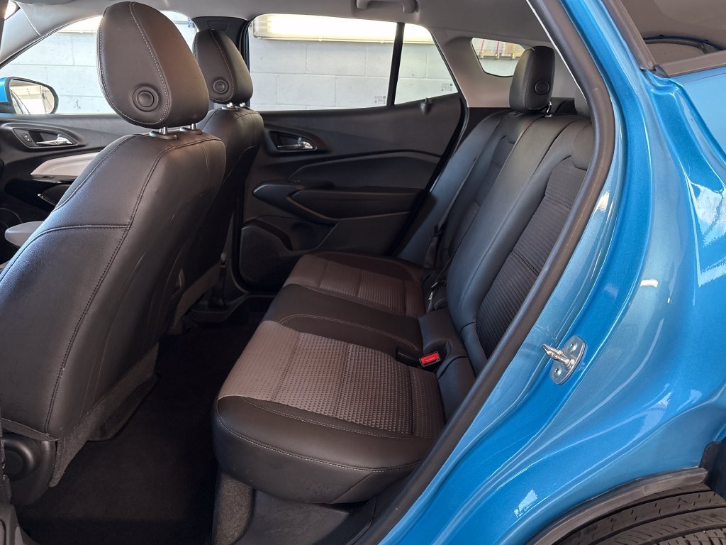Used 2025 Chevrolet Trax LT w/ Driver Confidence Package FWD image 35