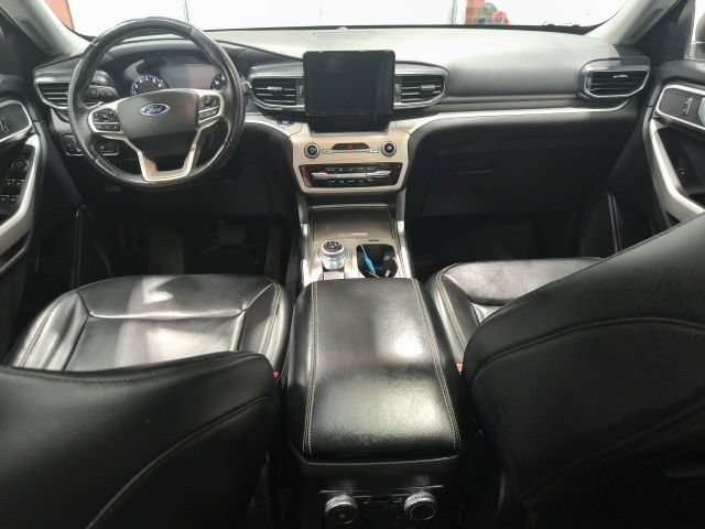 Used 2021 Ford Explorer XLT w/ Equipment Group 202A AWD/4WD image 18