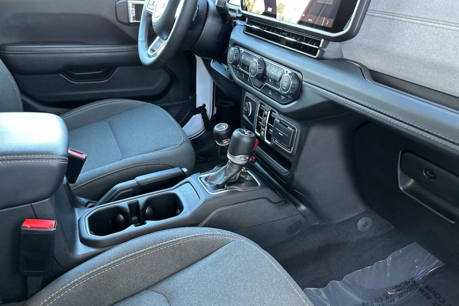 Used 2025 Jeep Wrangler Sahara image 16