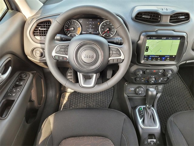 Used 2023 Jeep Renegade Latitude image 12