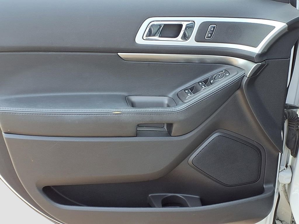 Used 2015 Ford Explorer XLT w/ Equipment Group 202B FWD image 24