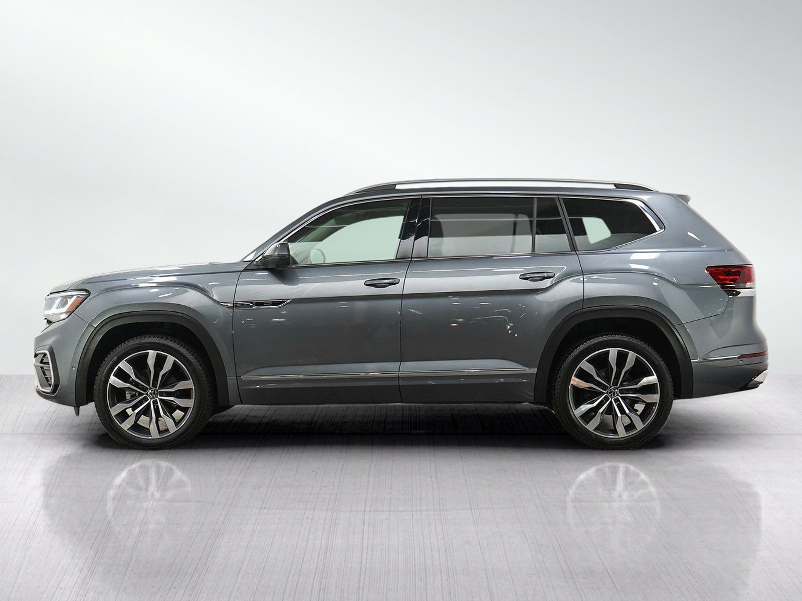 Used 2022 Volkswagen Atlas SEL Premium AWD/4WD image 2
