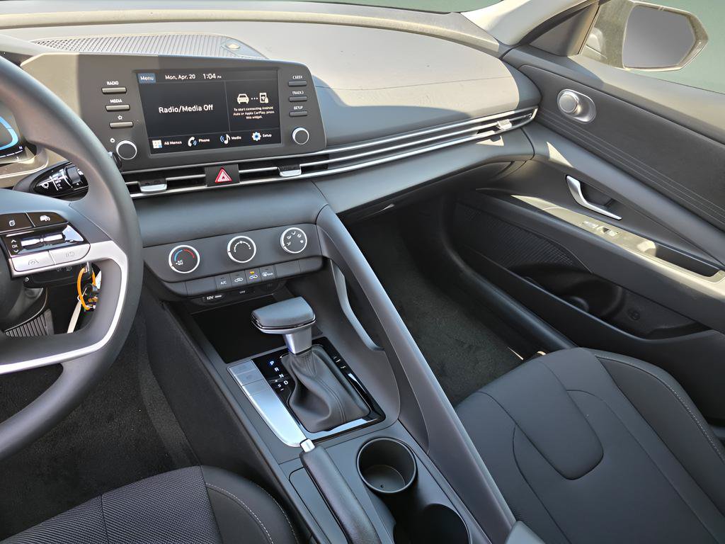 New 2026 Hyundai Elantra SE FWD image 17