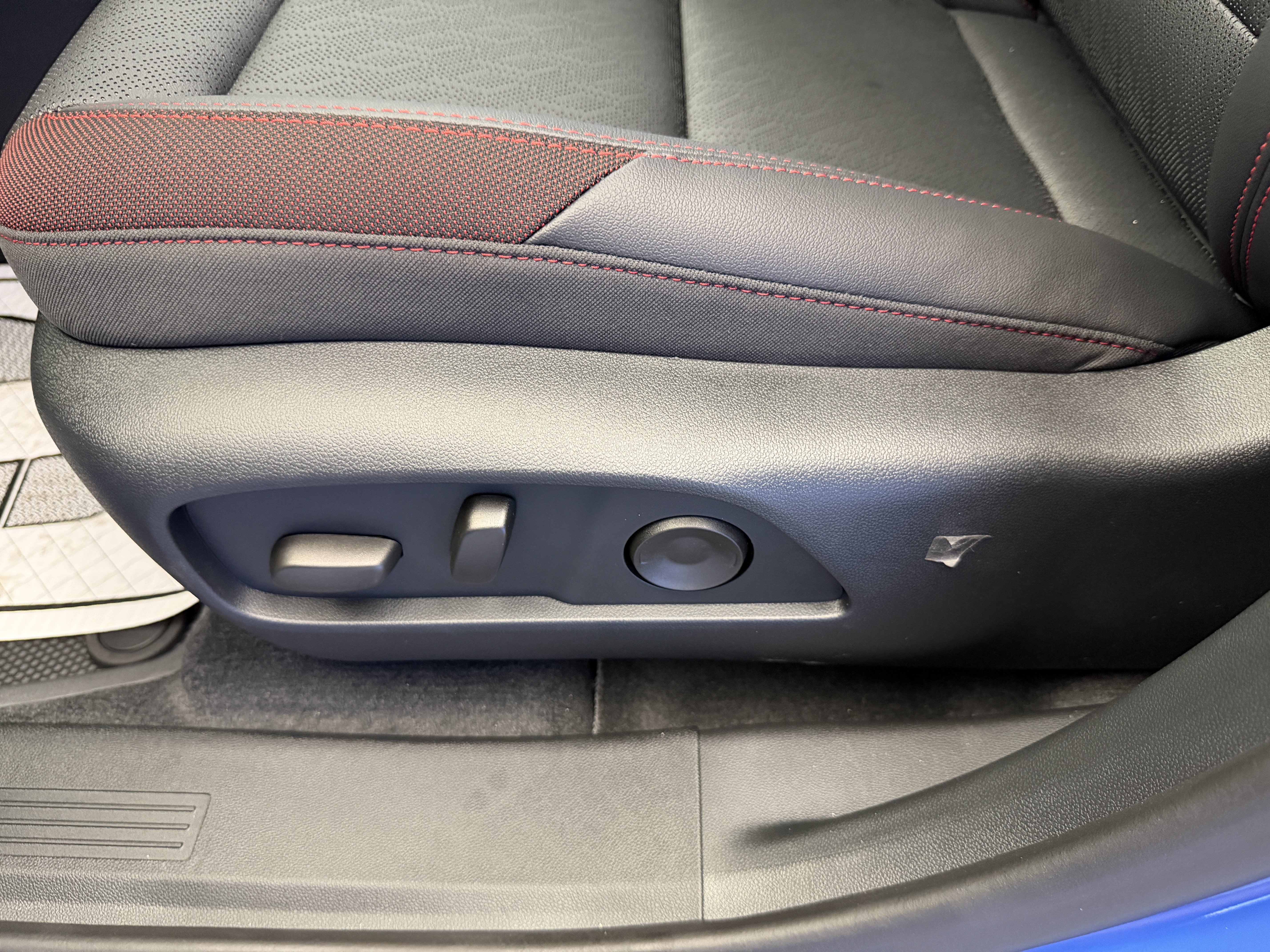 New 2027 Chevrolet Equinox RS w/ Safety and Technology Package FWD image 13