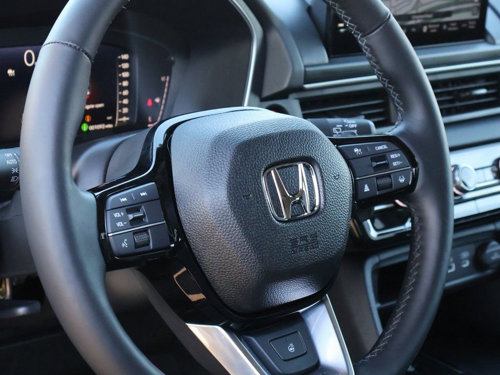 Certified 2025 Honda Pilot Elite image 18