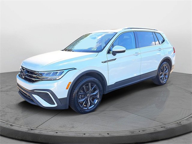 Used 2023 Volkswagen Tiguan SE image 3