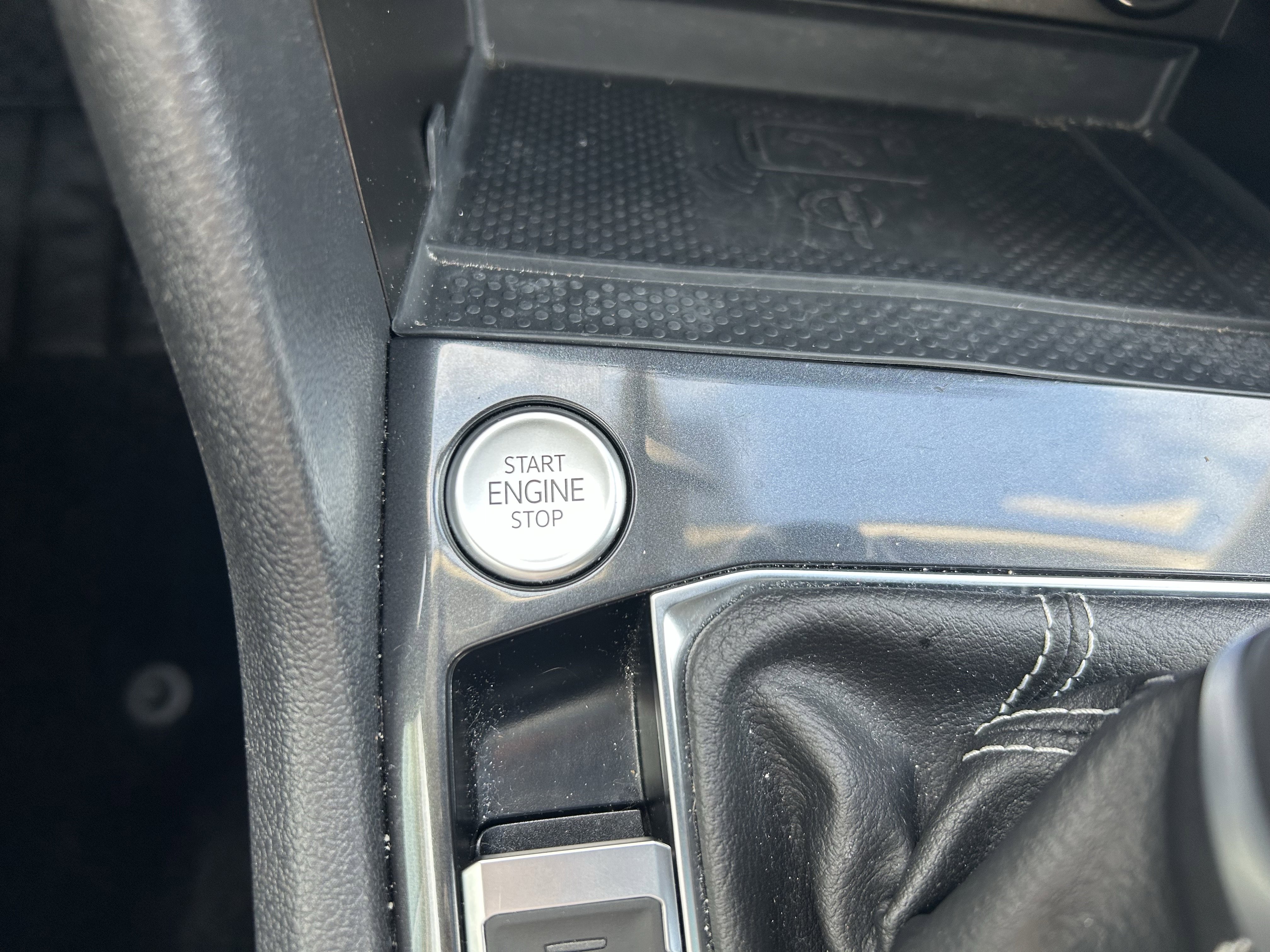 Certified 2024 Volkswagen Tiguan SE w/ Panoramic Sunroof Package image 16