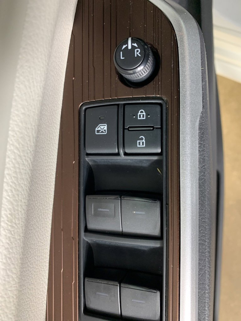 Used 2021 Toyota Sienna XLE image 19