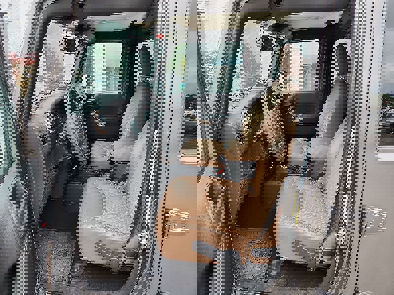 Used 2016 Jeep Wrangler Unlimited Sahara AWD/4WD image 15