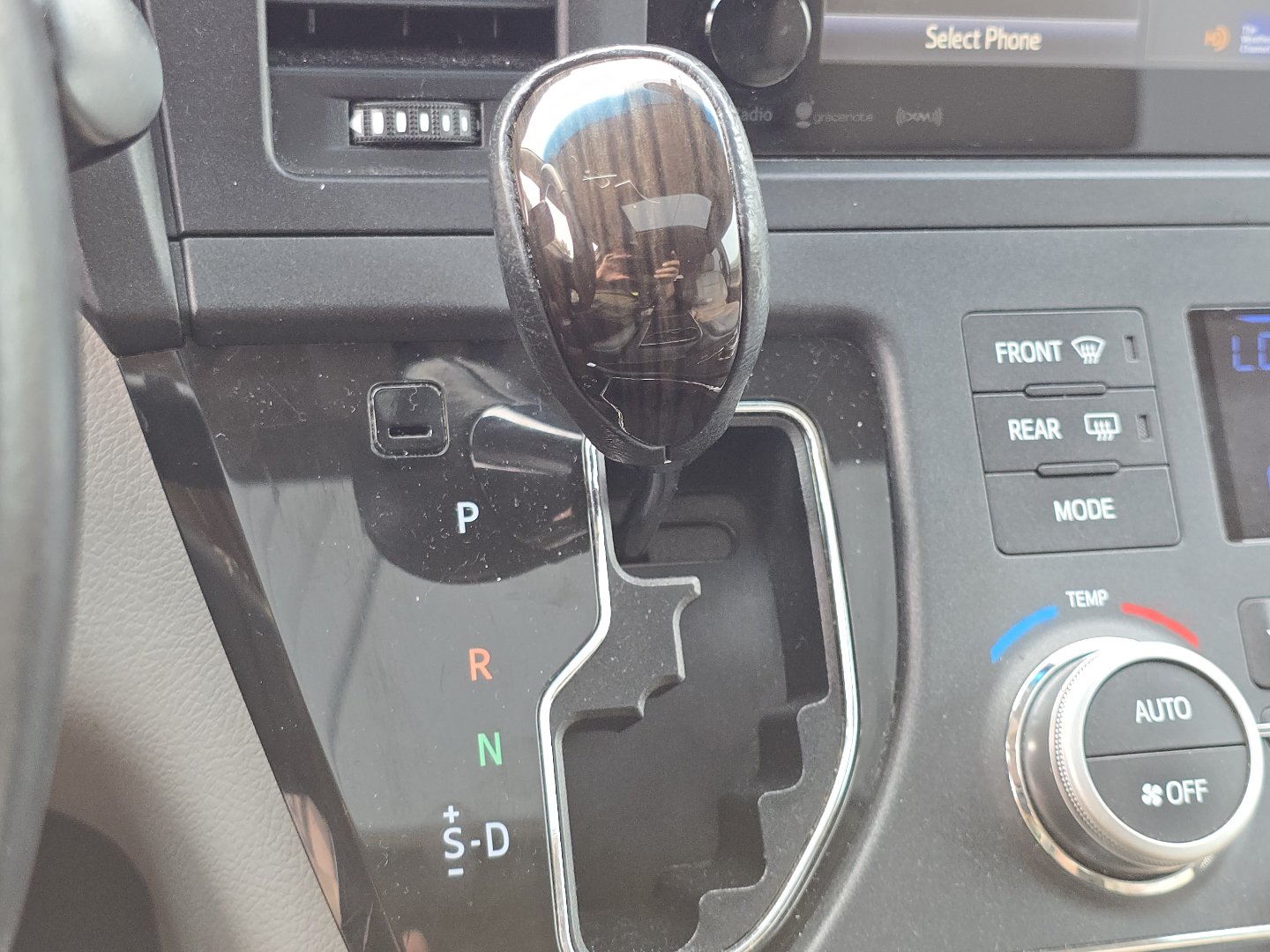 Used 2017 Toyota Sienna XLE FWD image 56