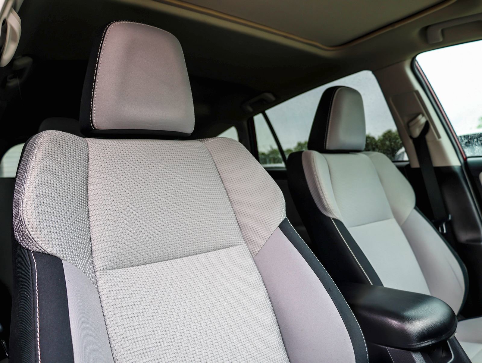 Used 2018 Toyota RAV4 XLE FWD image 12