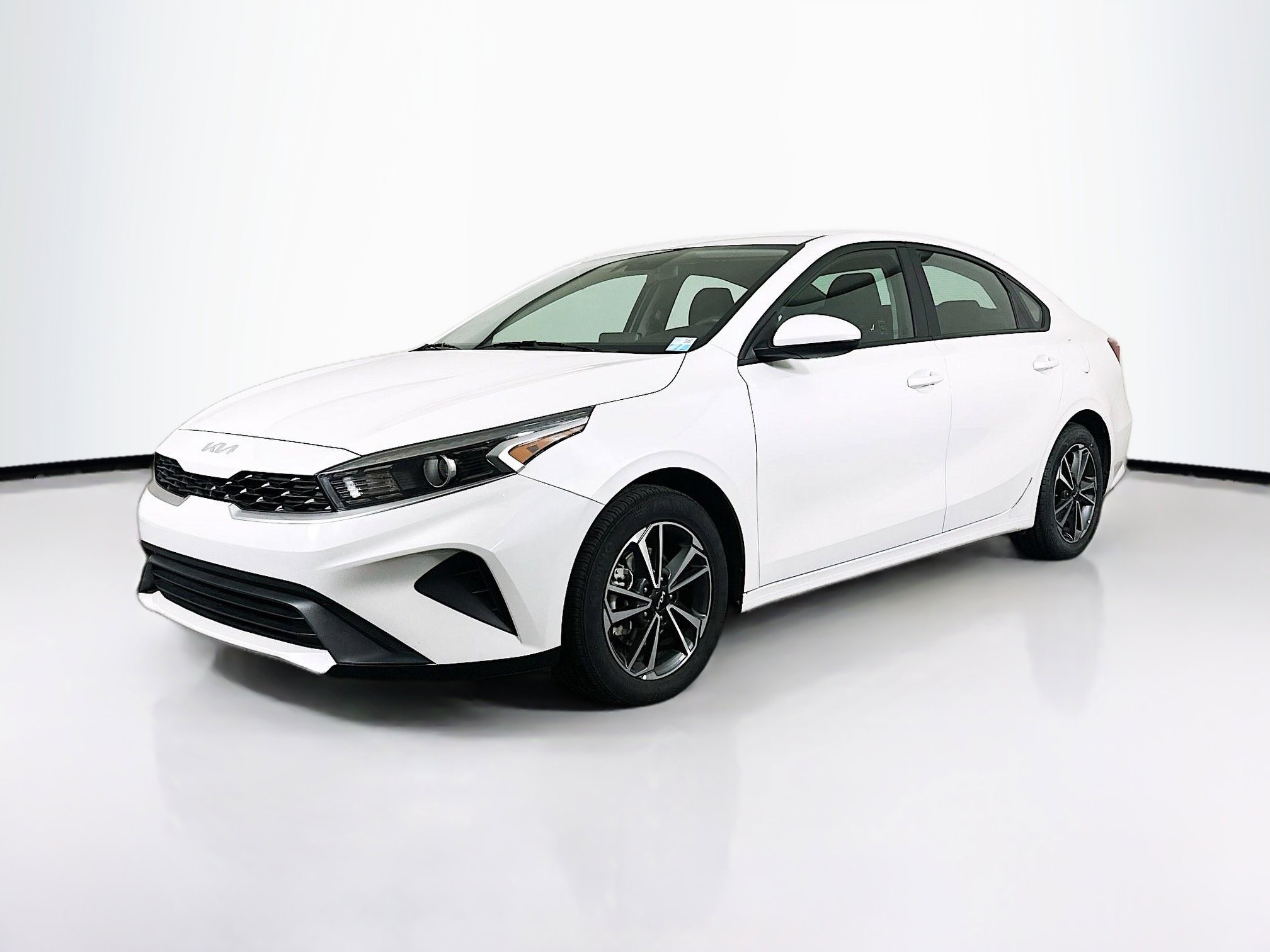 Used 2024 Kia Forte LXS image 3