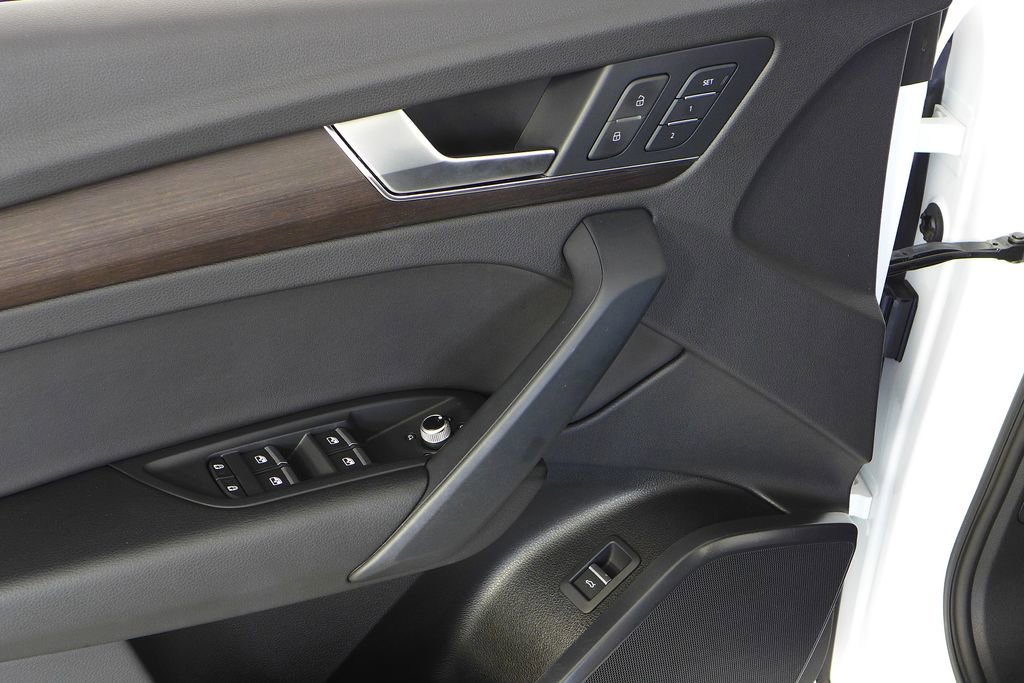 Used 2023 Audi Q5 2.0T Premium w/ Convenience Package image 12