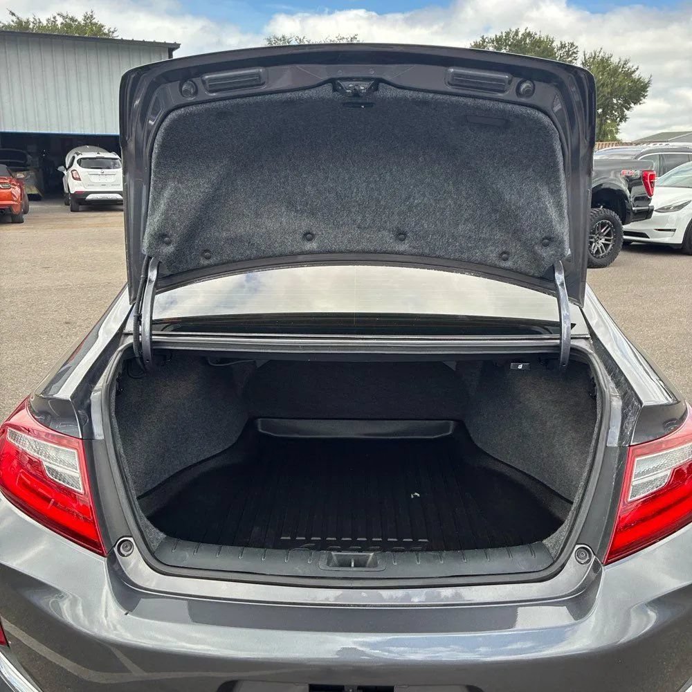 Used 2017 Honda Accord EX-L image 32