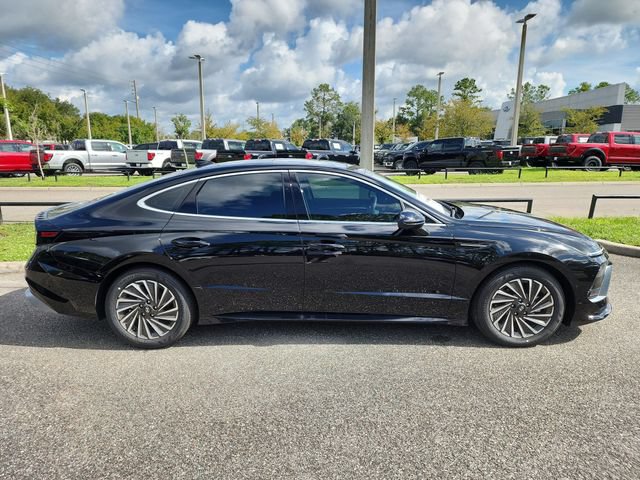 New 2025 Hyundai Sonata Limited FWD image 2