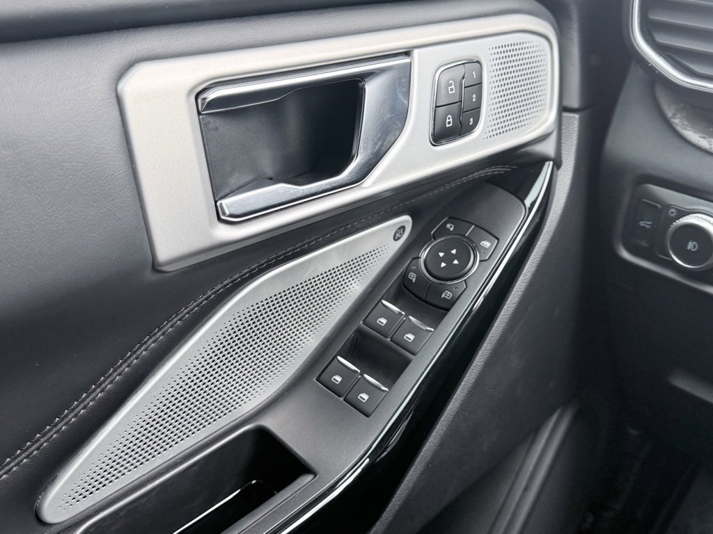 Used 2021 Ford Explorer Platinum w/ Equipment Group 601A image 10