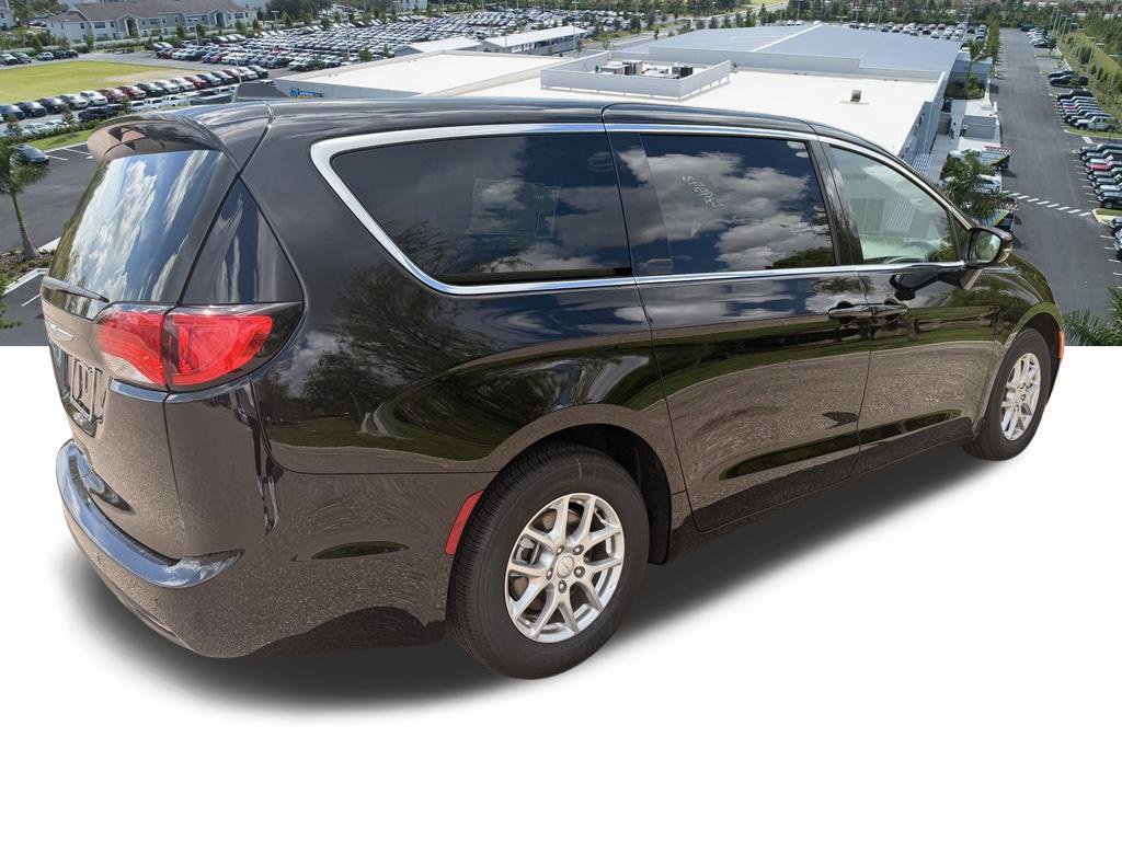 New 2027 Chrysler Pacifica LX FWD image 4