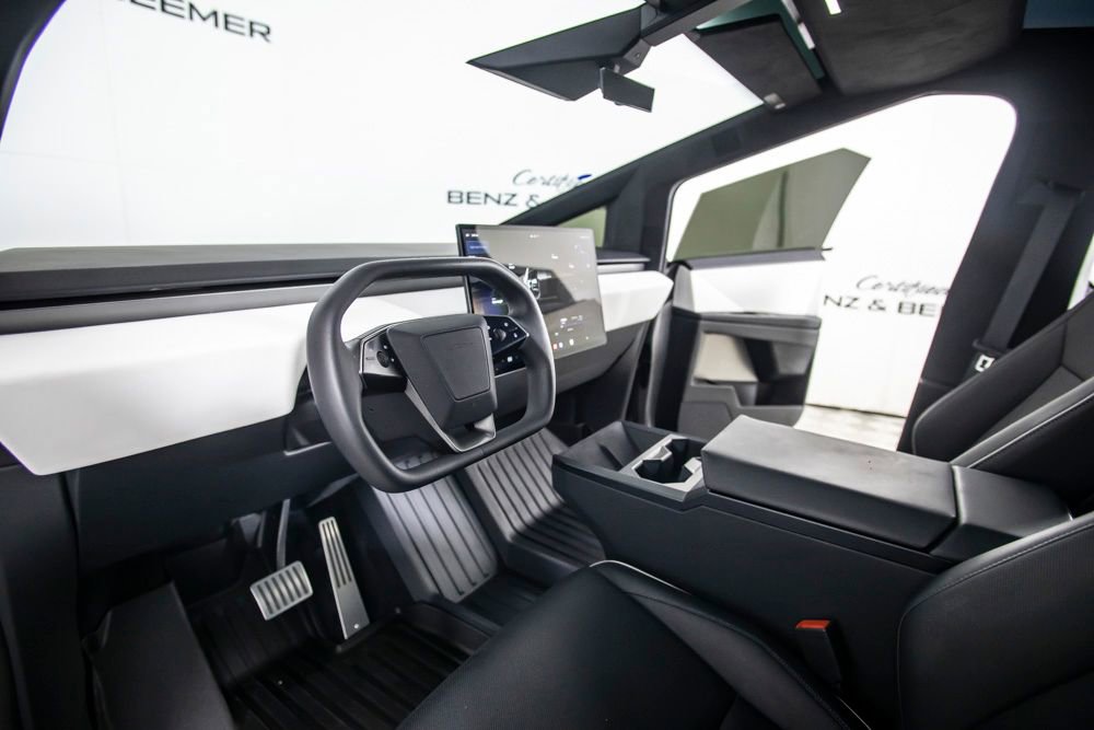 Used 2024 Tesla Cybertruck AWD Crew Cab image 25