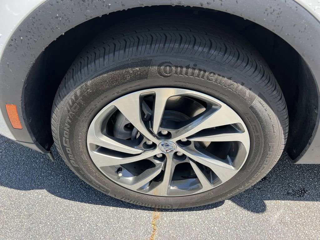 Used 2022 Buick Envision Essence w/ Safety Package FWD image 9