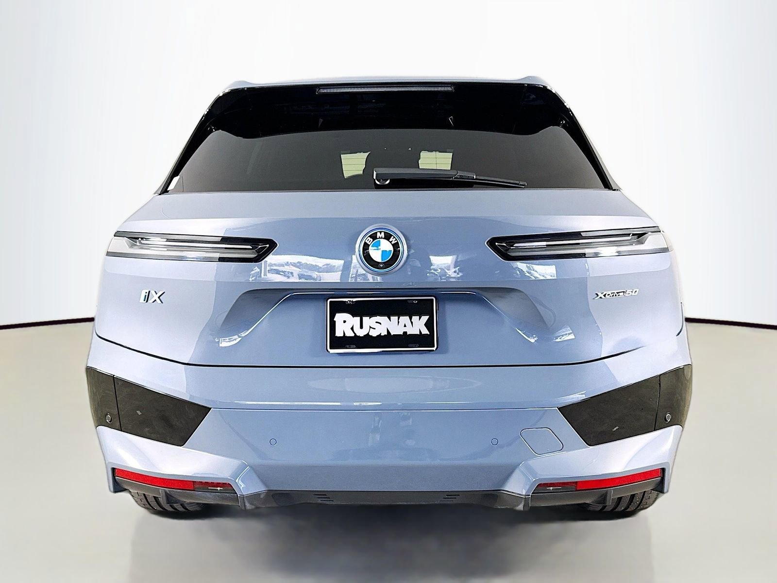 Used 2023 BMW iX xDrive50 w/ Sport Package image 6