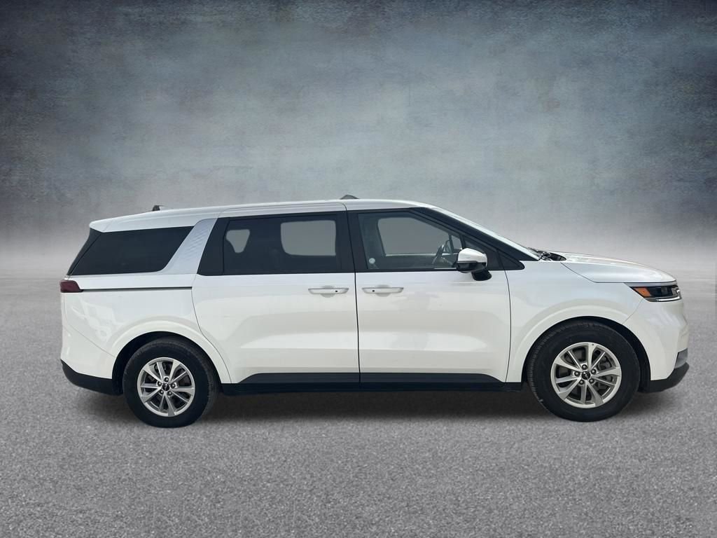 Used 2024 Kia Carnival LX image 7