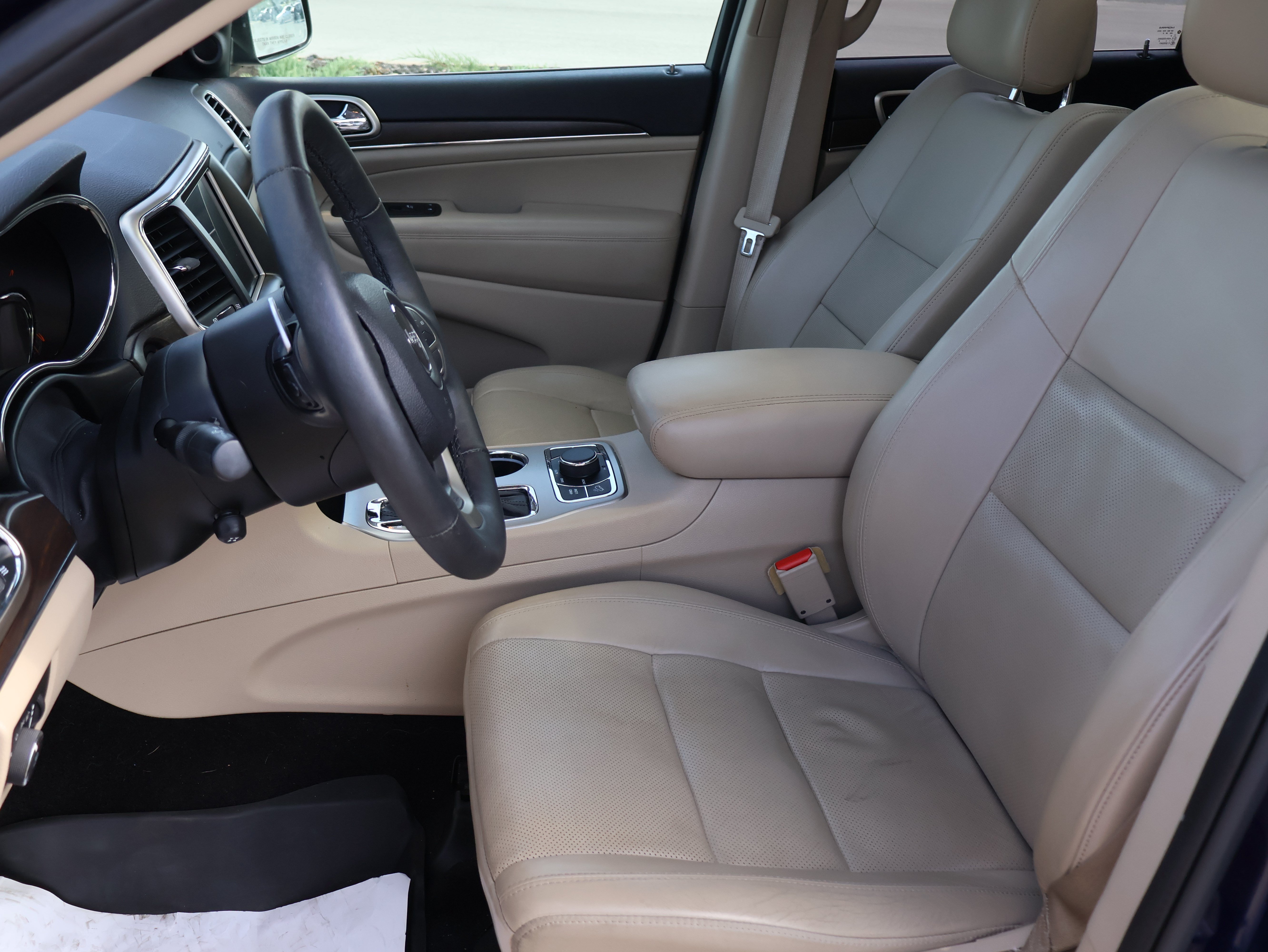 Used 2017 Jeep Grand Cherokee Limited w/ Luxury Group II AWD/4WD image 22