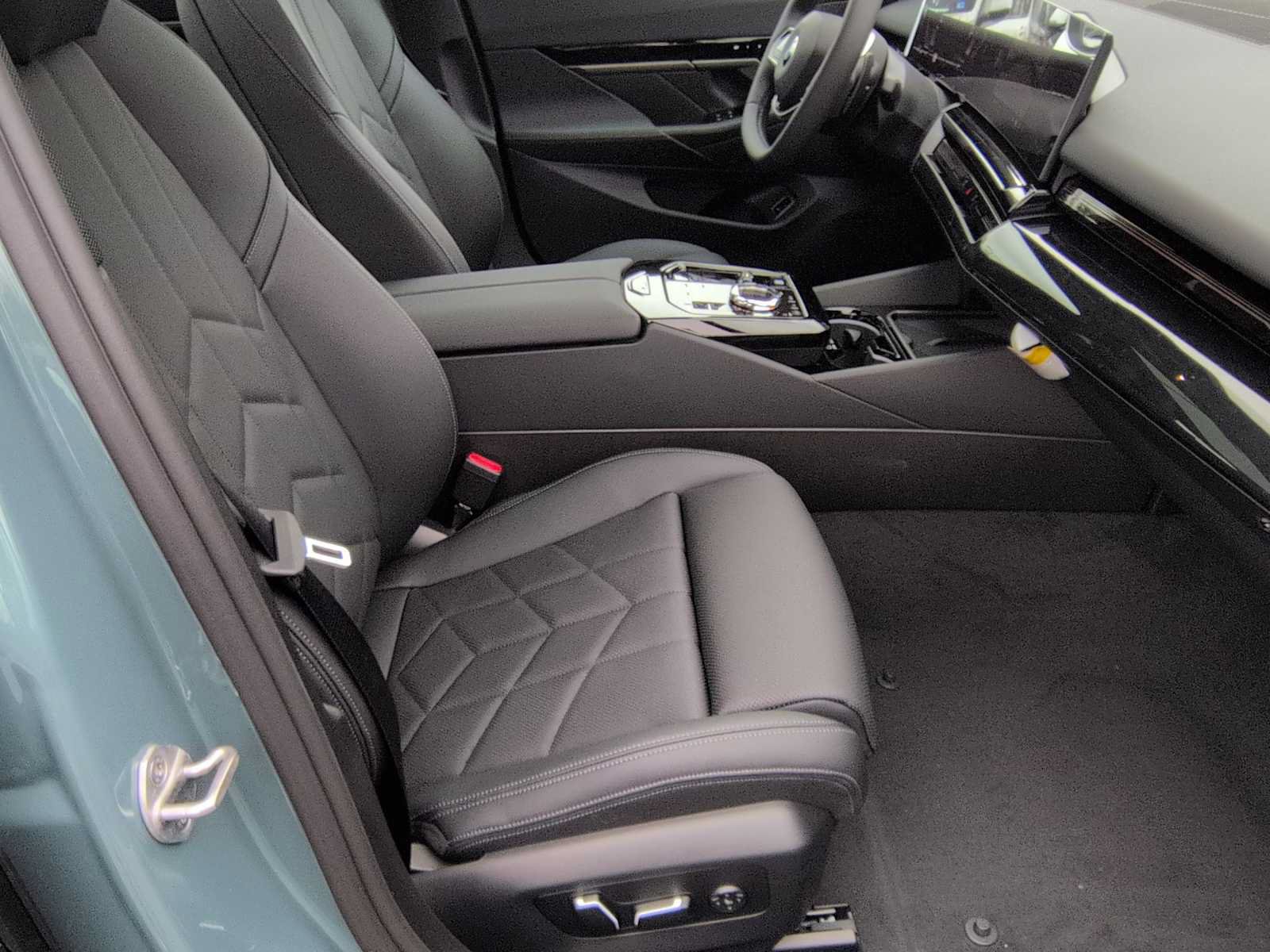 Used 2026 BMW 530i xDrive w/ Executive Package AWD/4WD image 25