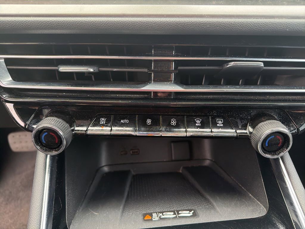 Used 2025 Chevrolet Traverse LT image 26