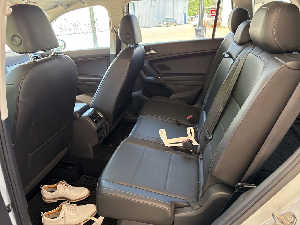 Used 2018 Volkswagen Tiguan SEL FWD image 15