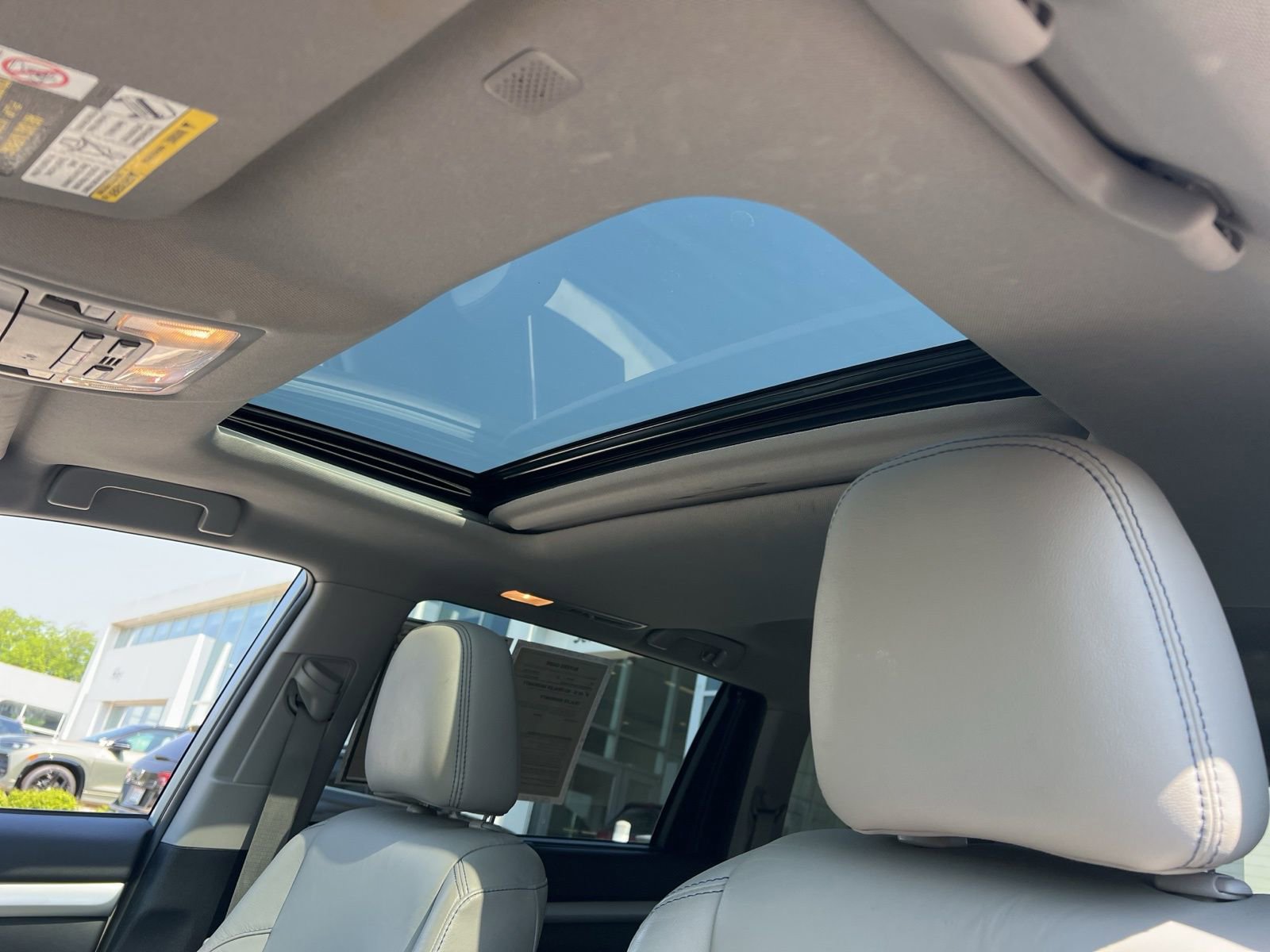 Used 2019 Toyota Highlander XLE FWD image 27