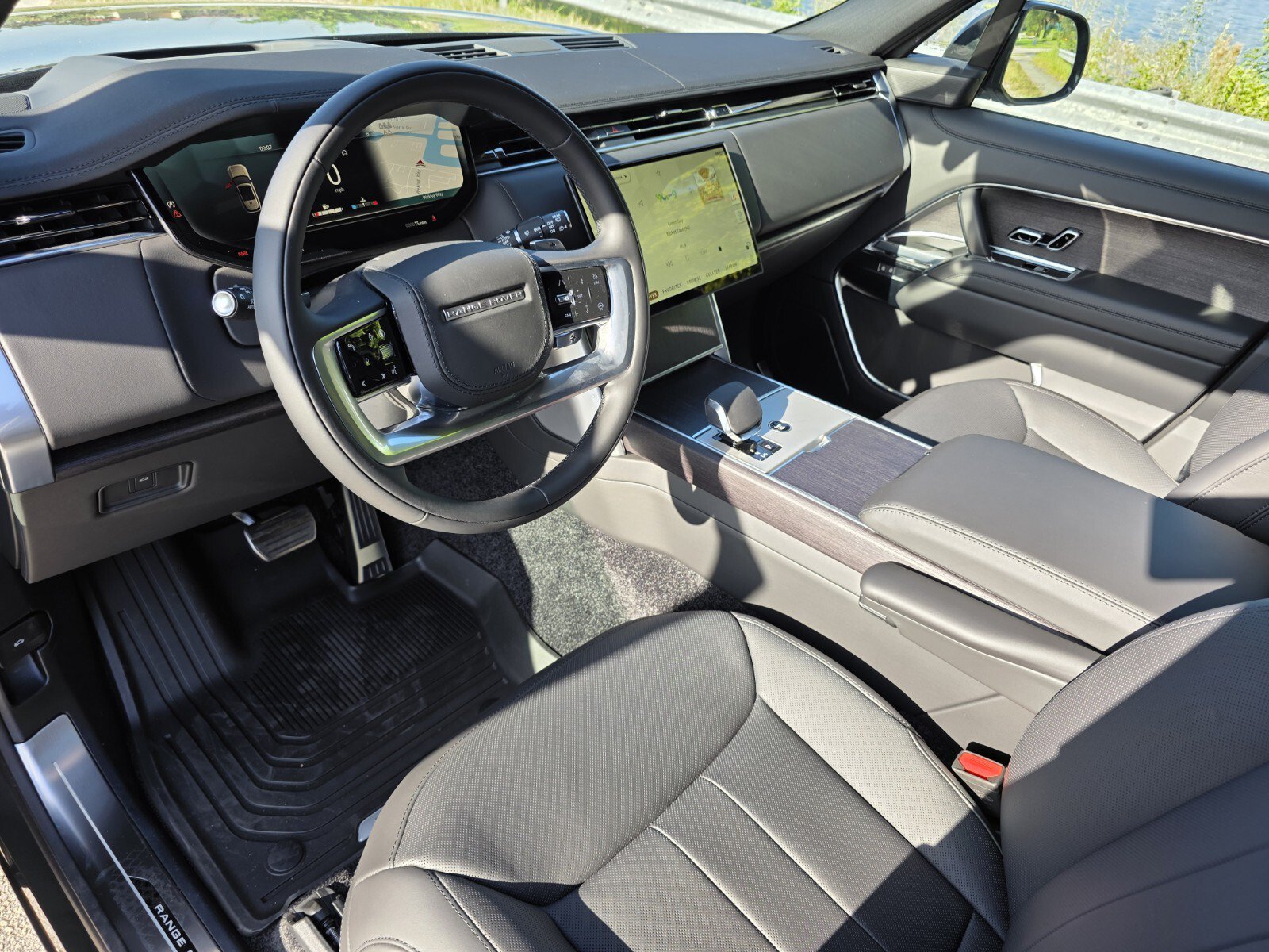 New 2026 Land Rover Range Rover Long Wheelbase SE AWD/4WD image 10