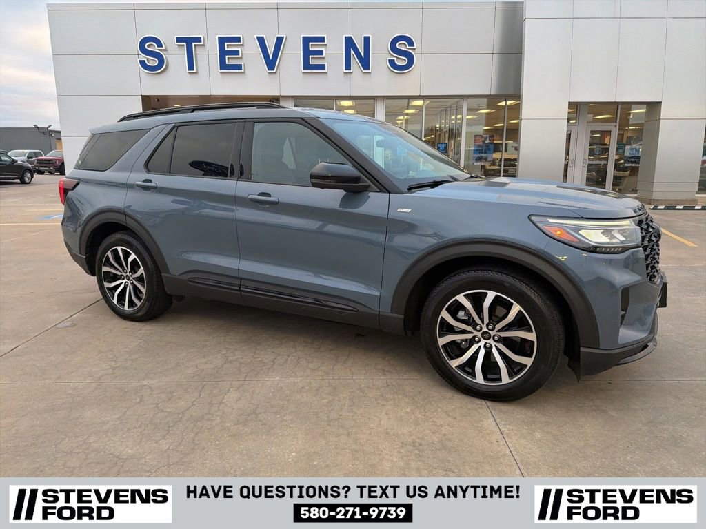 Used 2025 Ford Explorer ST-Line image 2