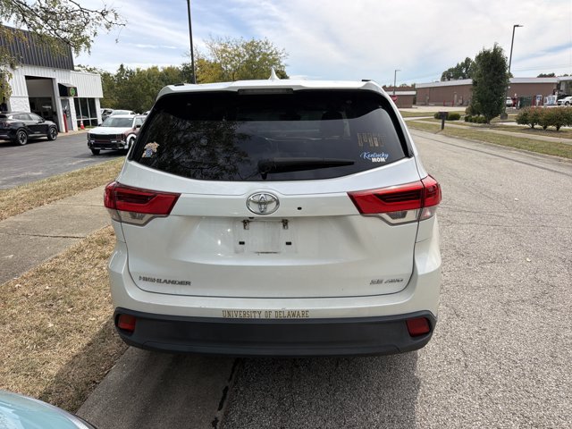 Used 2017 Toyota Highlander SE AWD/4WD image 9