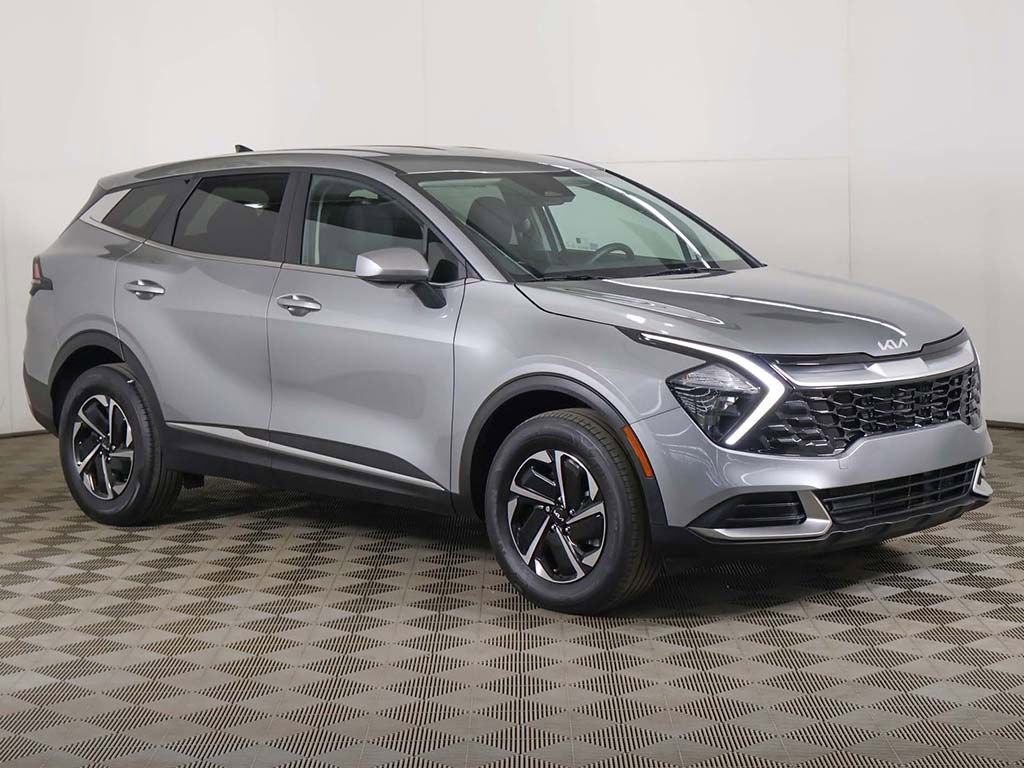 Used 2023 Kia Sportage LX AWD/4WD image 2