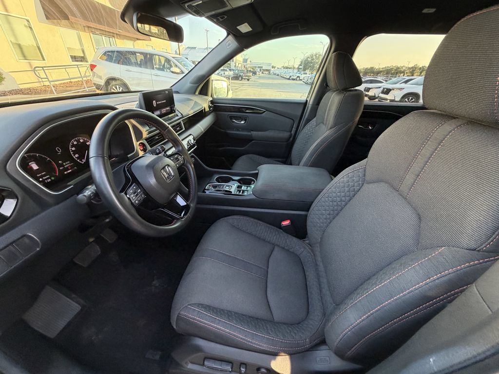 Used 2025 Honda Pilot Sport image 17